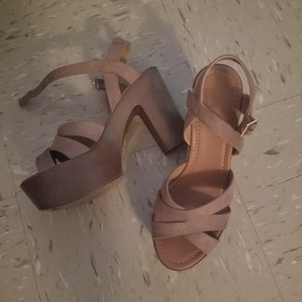 platform sandals - Picture 3 of 4